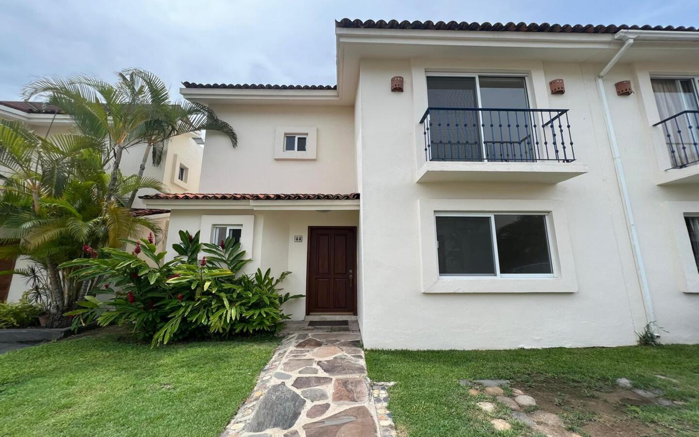 Casa-Villas-Fairway-Renta-01